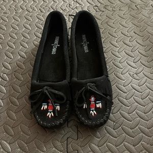 Minnetonka moccasins, black, size 8.